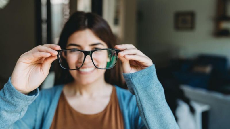 Bu Yöntemleri Deneyin ve Sonucu Görün: Gözlükleriniz İlk Günkü Gibi Olacak! 3