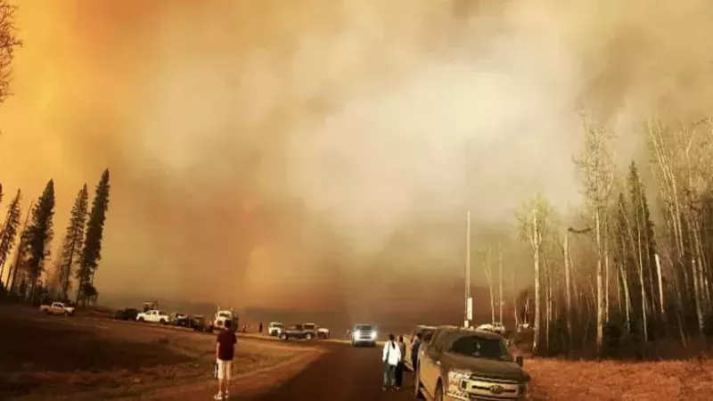 Kanada Yangınlarında Büyük Felaket: Binlerce Kişi Tahliye Edildi! Alberta'daki Yangınlar Kontrol Altına Alınamıyor: 19 Nokta Daha Alevlerin Pençesinde! 1