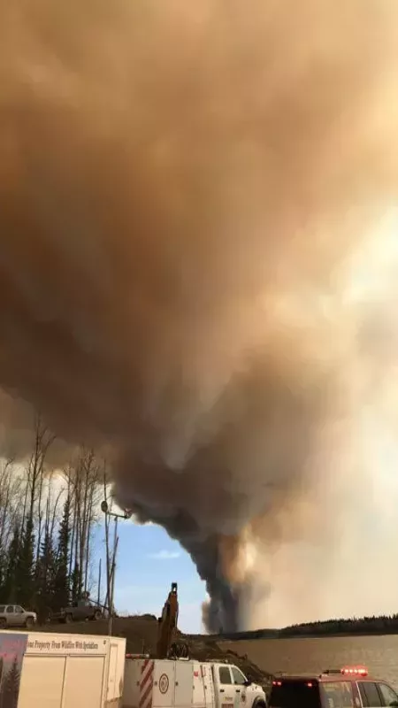 Kanada Yangınlarında Büyük Felaket: Binlerce Kişi Tahliye Edildi! Alberta'daki Yangınlar Kontrol Altına Alınamıyor: 19 Nokta Daha Alevlerin Pençesinde! 3