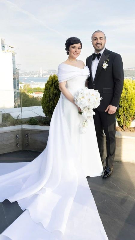 Ezgi Mola, iş insanı Mustafa Aksakallı ile evlendi! Törene 14 kişi katıldı! Çiftin nikah şahitleri… 2