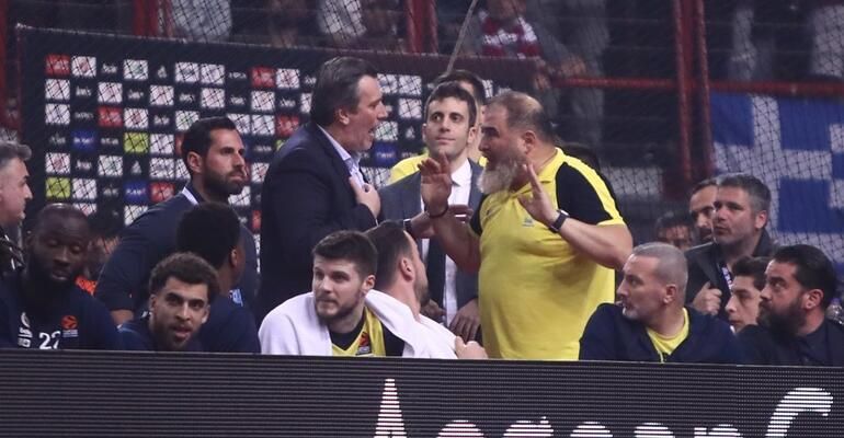 Başkan Ali Koç'u Kimse Sakinleştiremedi! Olympiacos Maçında Çıkan Olaylar Geceye Damga Vurdu... 2