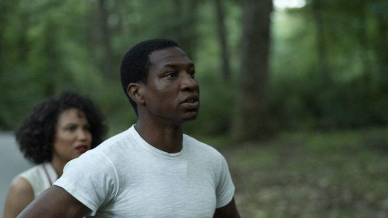 Dünyaca ünlü film yıldızı Jonathan Majors dün mahkemeye çıktı! Kadına şiddet davasında yargılanıyor… 3