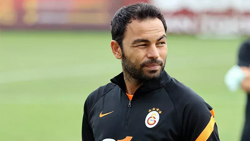 Galatasaray'ın Efsanesi Takım Arıyor! Görüşmelerin Devam Ettiğini Açıkladı... 3