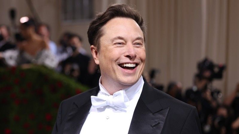 Elon Musk'ın en çapkın gecesi! Otel balkonundaki gizemli kadın kimdi? İşler yorunca… 2