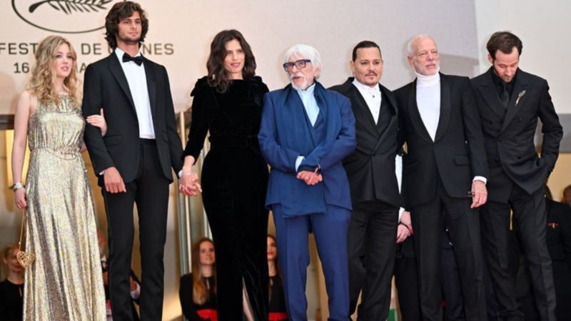 Cannes Film Festivalinde Johnny Depp rüzgarı esti! 15.Louis ile 7 dakika boyunca ayakta alkışlandı! 4