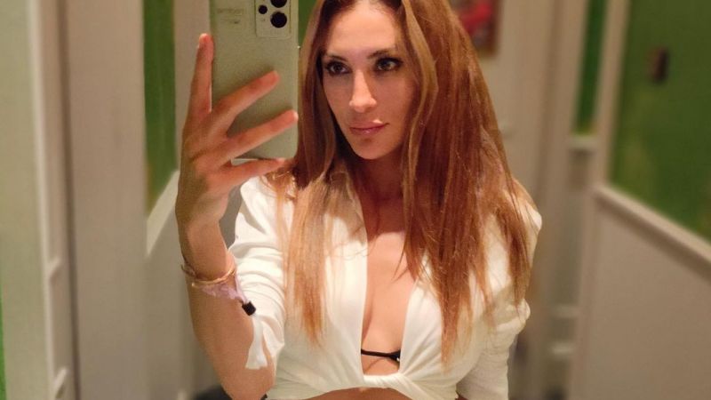 Survivor şampiyonu Merve Oflaz derin göğüs dekoltesi ile sosyal medyayı karıştırdı! Kamera göğsüne yaklaştığında sutyen giymediği fark edilince… 1