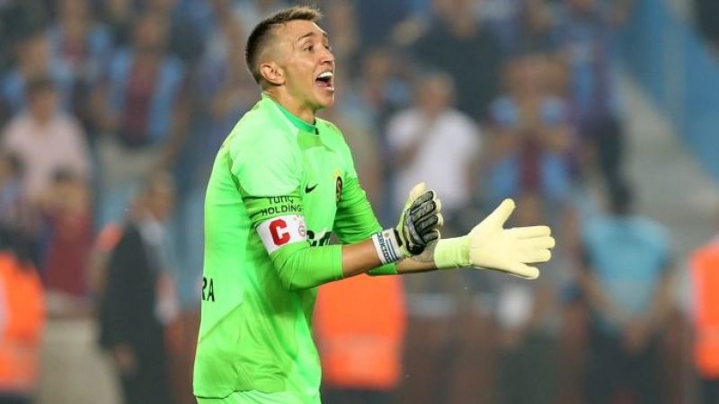 Okan Buruk ve Muslera özel olarak görüştü! Sarı kırmızılı ekip Muslera’nın yanında yer aldı! 3