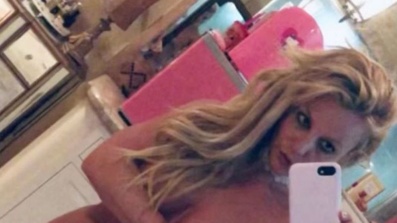Britney olay pozlarına devam ediyor! Bu kez tanga bikinisi ile sosyal medyayı salladı... 2