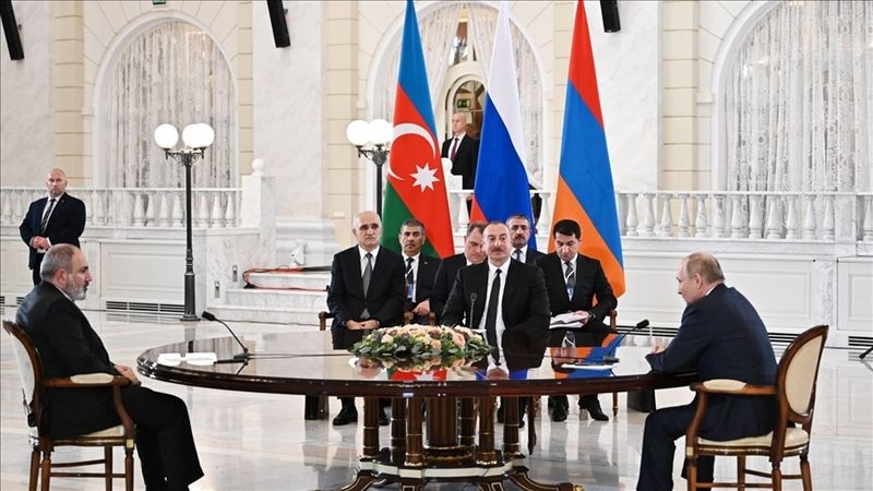 Paşinyan, Putin ve Aliyev Moskova'da buluştu! 1