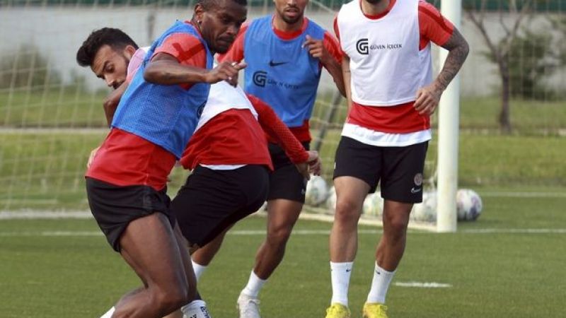 Fenerbahçe ekibi hazırlıklarına tüm hızıyla devam ediyor! Antalyaspor karşılaşması için hazırlıklar bugün de devam edecek! 3