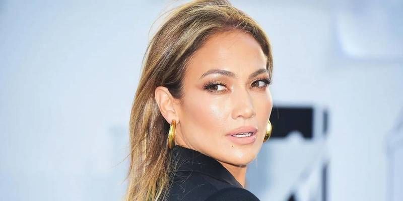 53'lük Jennifer Lopez'den Güzellik Sırları! Botoks Yerine Bakın Neyi Tavsiye Ediyor 3