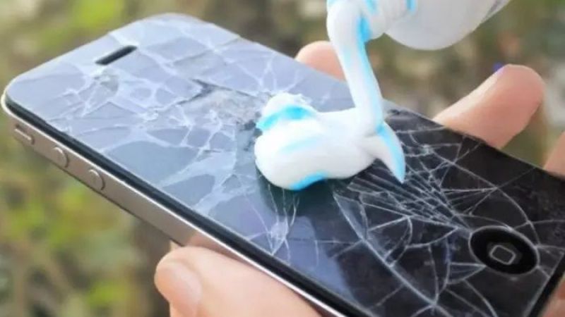 Akıllı cep telefonlarının ekran bakımı nasıl olmalıdır? Diş macunu ekranlarda ne işe yarıyor? 2