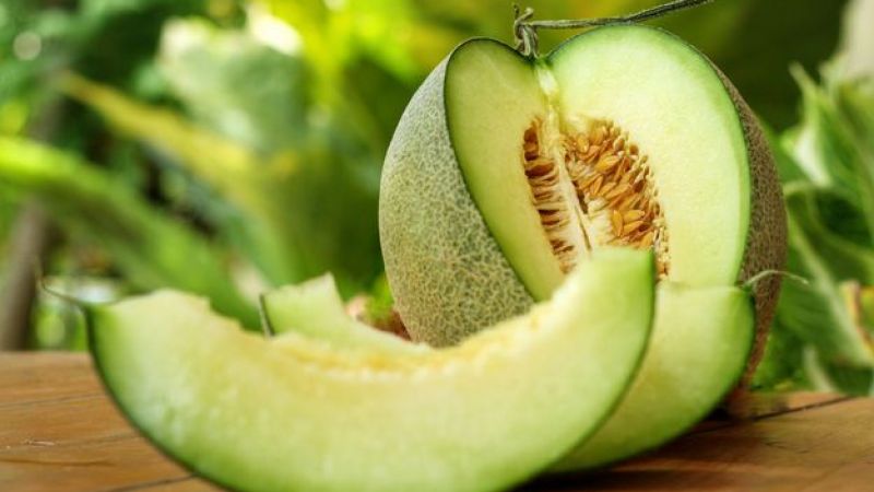 Yaz aylarının vazgeçilmezi olan meyve tüketiminde dikkat edilmesi gerekenler! Hangi meyvenin için hangi vitamin var? 4