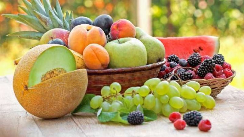 Yaz aylarının vazgeçilmezi olan meyve tüketiminde dikkat edilmesi gerekenler! Hangi meyvenin için hangi vitamin var? 3