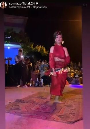 Evleneceksen Gel’in Solmaz Çiros’u sosyal medyayı salladı! Kalça dansı videosu beğeni yağmuruna tutuldu! 2
