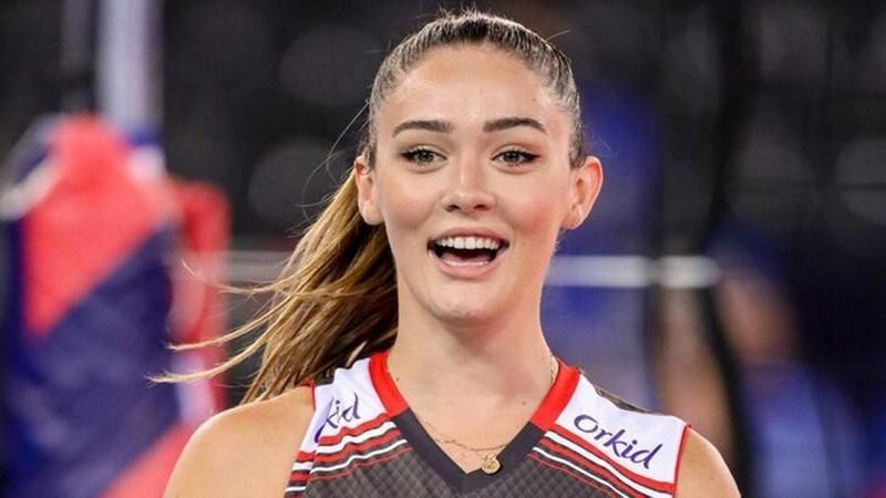 Voleybolcu Zehra Güneş'in havuz pozu olay oldu: “Doğdu güneşim!” 1