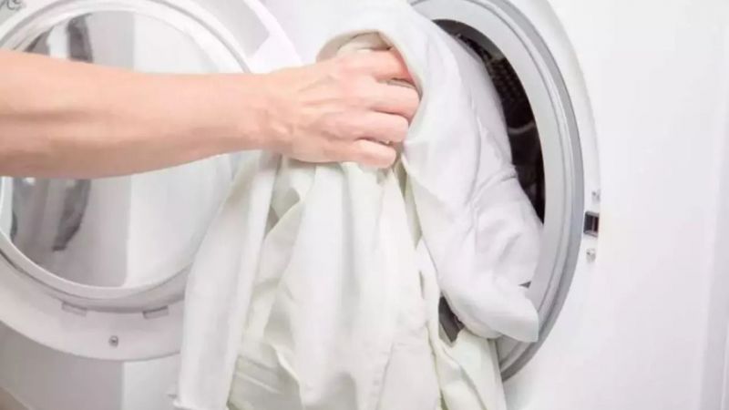 Rengini kaybeden beyaz çamaşırlar ilk günkü haline dönüyor! İşte beyaz çamaşırlar için kullanılacak temizlik yöntemleri! 1