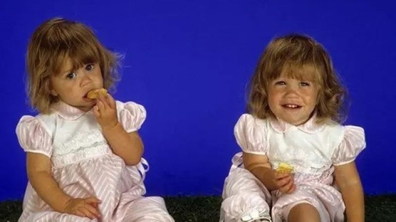90’ların efsane dizisi Bizim Ev’in ikiz bebekleri genç kız oldu! Mary Kate ve Ashley Olsen’in inanılmaz değişimi… 1