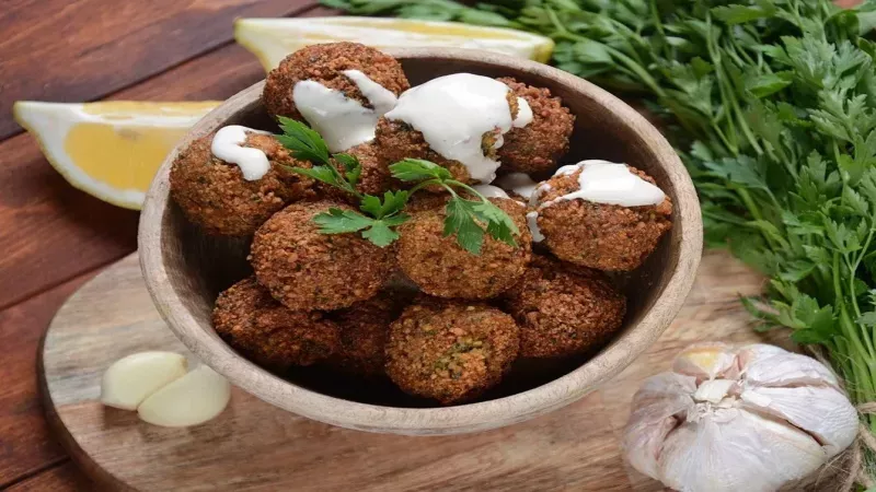 Yağını çekmeyecek muhteşem bir et alternatifi: Falafel köfte nasıl yapılır? Orta Doğu’nun en ikonik lezzeti 2