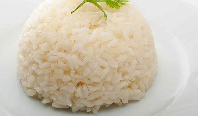 Aklınızdan çıkarmayın. Pirinç pilavına lezzet katıyor. 1 kepçe ekleyip öyle pişirin... 2