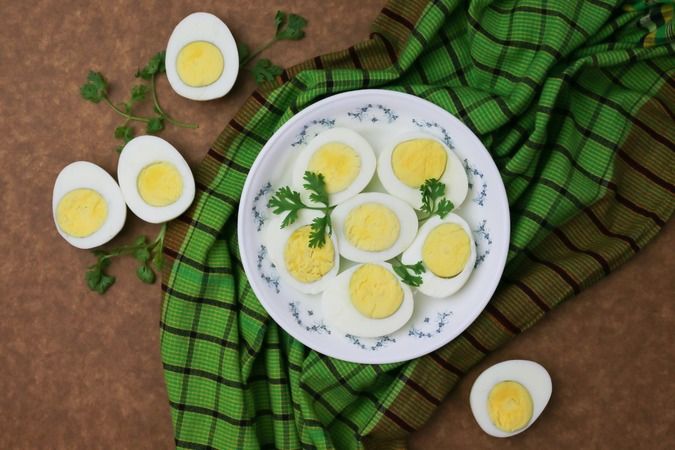 Yumurta kaynatırken çatlamasını önleyin - Sırrı öğrenen hep böyle haşlıyor 1