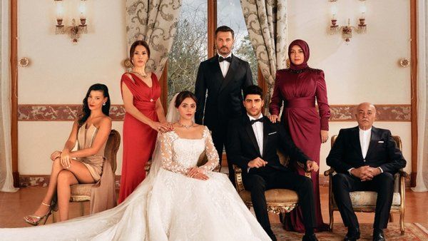 Bomba isim geldi: Kızılcık Şerbeti'nin ikinci sezon yayın tarihi belli oldu 1