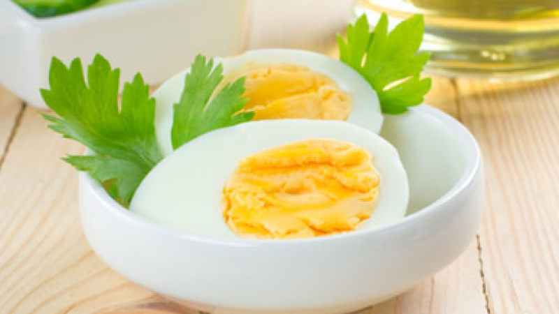 En az 1 adet tüketmek zorundayız: Haşlanmış yumurta tüketmiyorsanız büyük hata yapıyorsunuz! Haşlanmış yumurta tüketenler yaşlanınca... 3