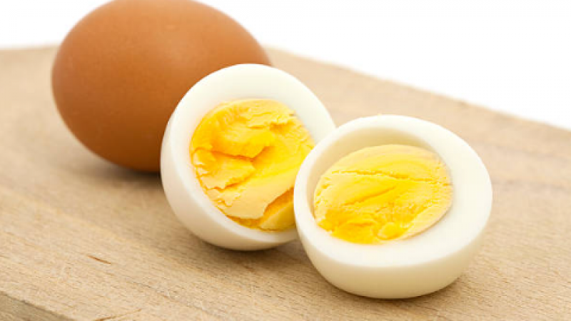 En az 1 adet tüketmek zorundayız: Haşlanmış yumurta tüketmiyorsanız büyük hata yapıyorsunuz! Haşlanmış yumurta tüketenler yaşlanınca... 1