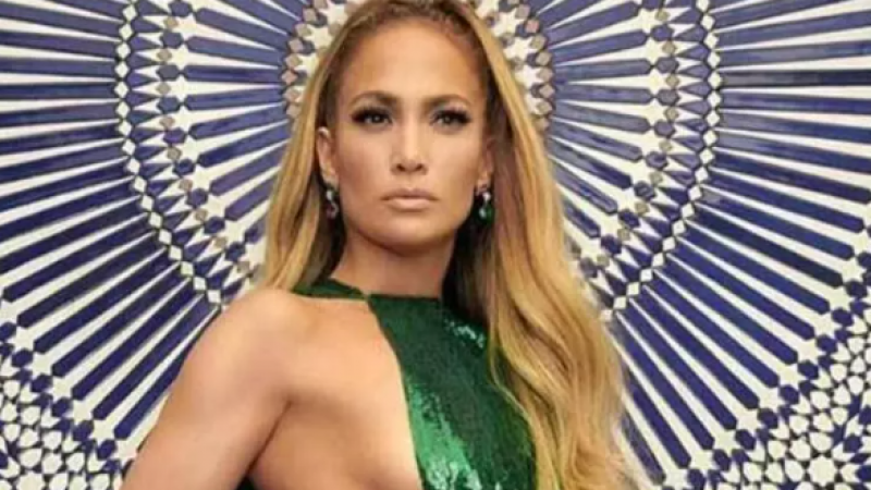 Jennifer Lopez bikinisiyle yıllara meydan okumaya devam ediyor! 600 binden fazla beğeni aldı 1