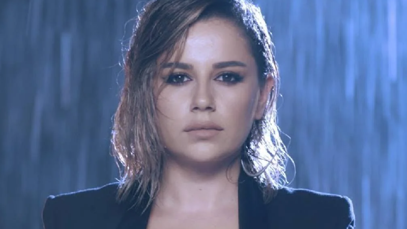 Merve Özbey’den sevenlerine kötü haber: Konserlerini iptal etmek zorunda kaldı 3