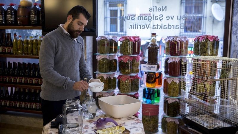 Dikkat etmeyenlerin turşusu eriyor! Asırlık turşucudan lezzetli turşunun sırrı 2