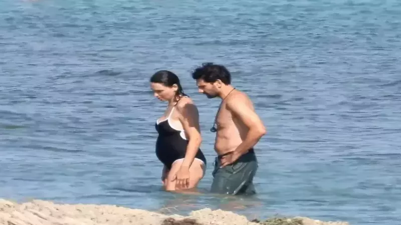Kaan Urgancıoğlu denizde eşini bir an yalnız bırakmadı, yaptığı şovla bol bol güldürdü 3