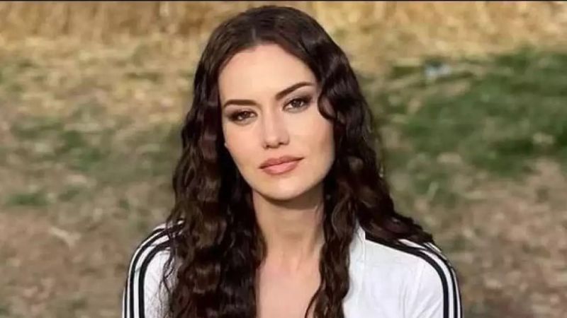 Burak Özçivit'in açıklamaları üstüne Fahriye Evcen'den oğlu Karan ile kano pozu geldi, sosyal medya çalkalandı! 1