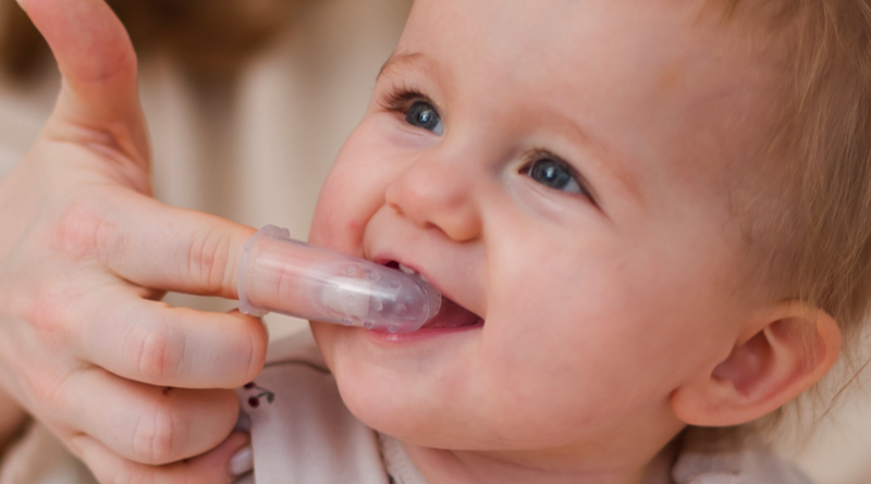 Bebeklerde diş çıkarma ağrısını hafifletmek için doğal yöntemler. Diş çıkarmak ağrıya neden olur mu? İpuçları ve pratik bilgiler. 4
