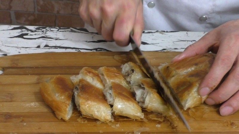Mayasız hamurdan kıymalı kol böreği nasıl yapılır? İşte mayasız kol böreği tarifi 3