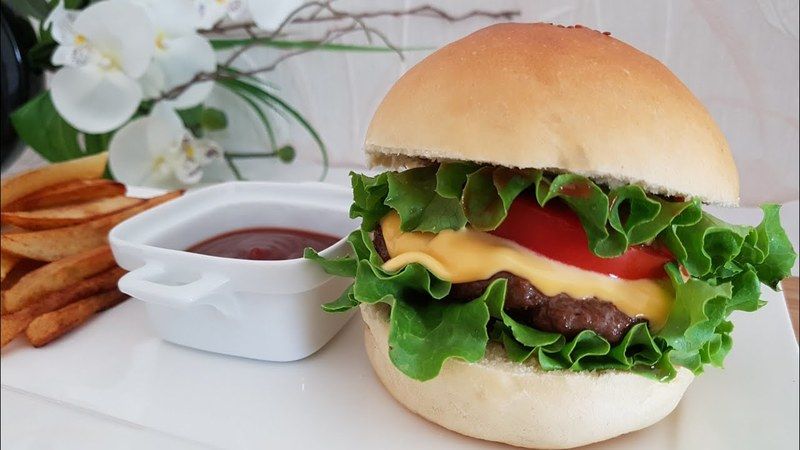 Sokakta Yediklerinizi Aratmayacak: Hamburger Köftesini Yoğururken İçine Bir Kaşık Eklemeniz Yeterli 5