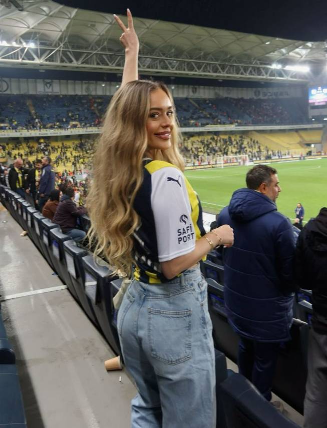 Ferdi Kadıoğlu'nun Sevgilisinin Sera Vrij Paylaştı! Ortalık Yandı! Ferdi Kadıoğlu'na 'yatak odası' sürprizi! 4