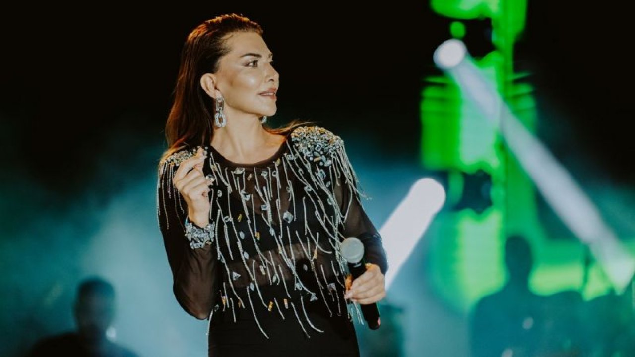 Gastroantep konserleri kapsamında Ebru Yaşar sahne aldı