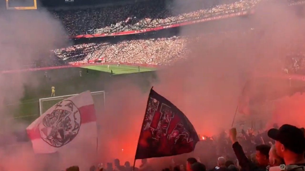 Ajax - Feyenoord maçı meşaleler nedeniyle tatil edildi.