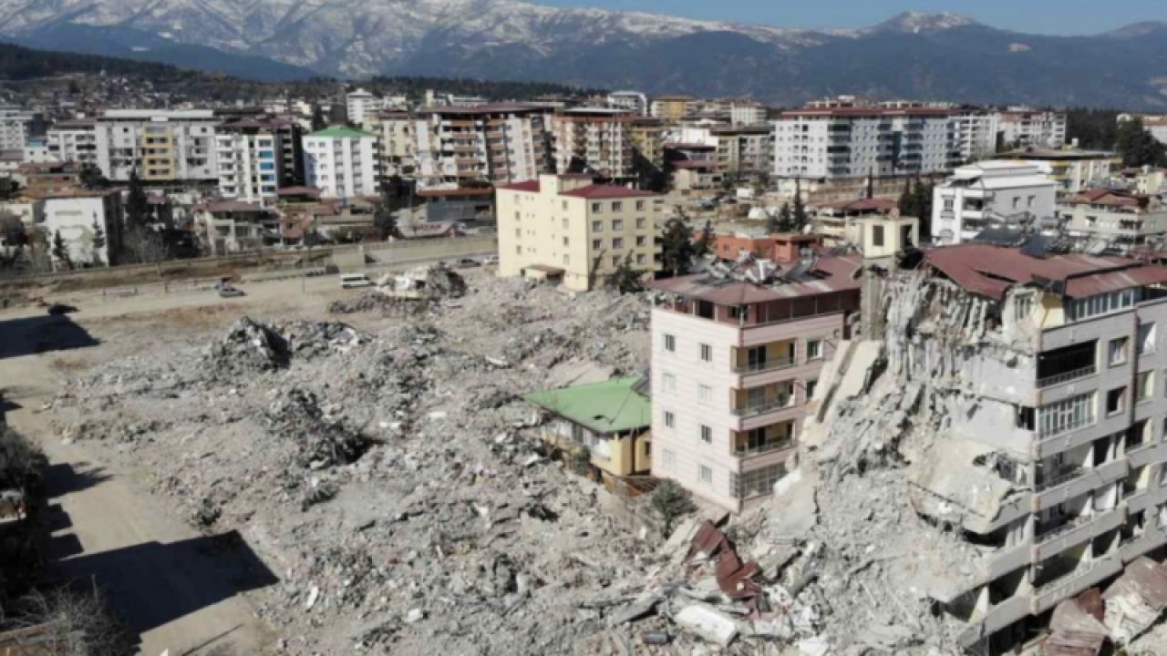 Gaziantep'in İslahiye İlçesi'nde depremde 45 kişiye mezar olan Zaman Apartmanı ile ilgili şok iddianame
