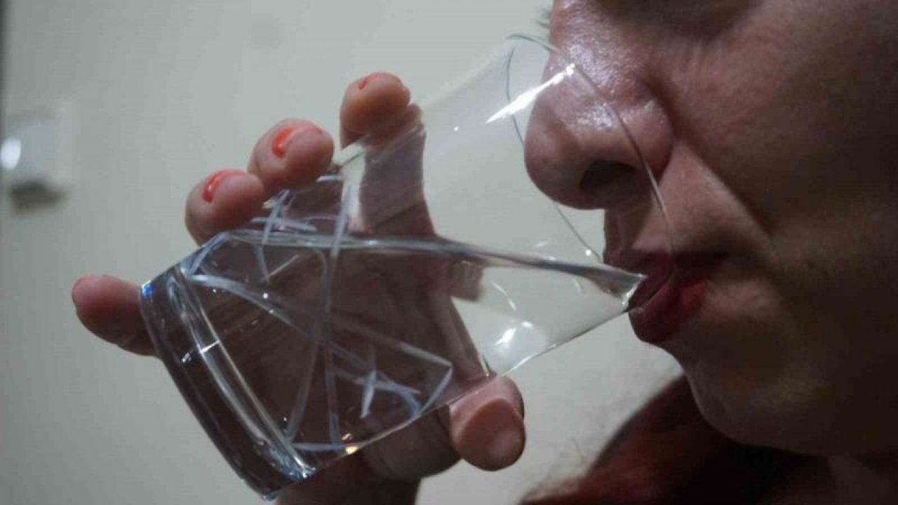 Uzmanından uyarı: Fazla su içmek ölümle sonuçlanabilir