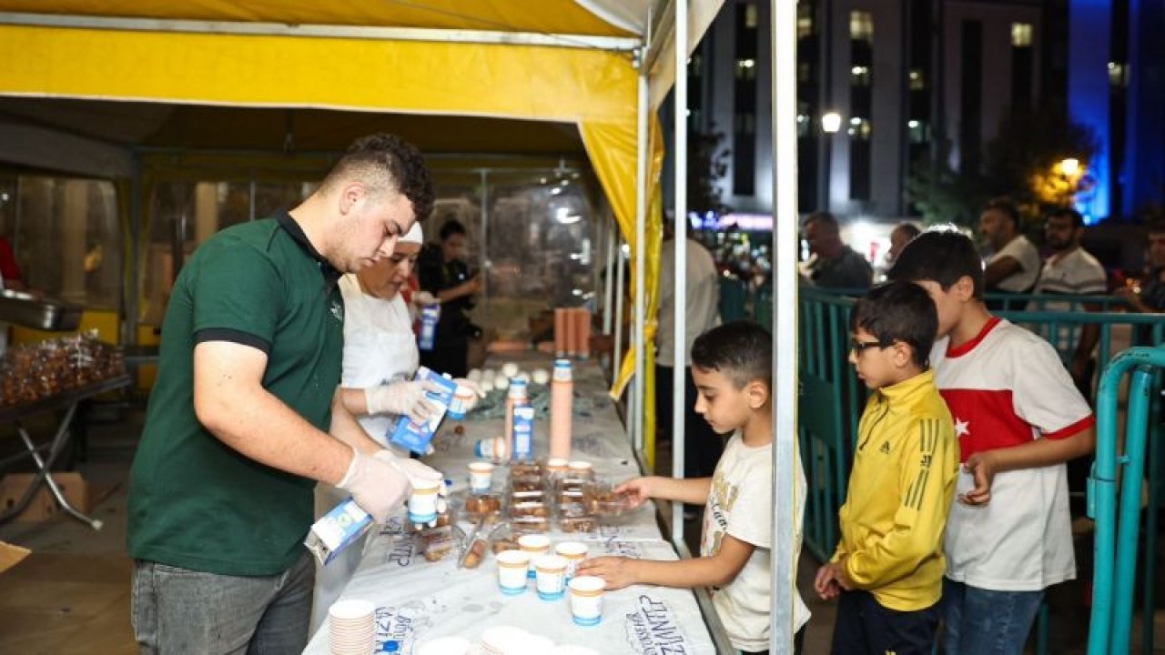 Büyükşehir Belediyesi Mevlid Kandili dolayısıyla 20 bin kişiye lokma tatlı ve süt ikram etti