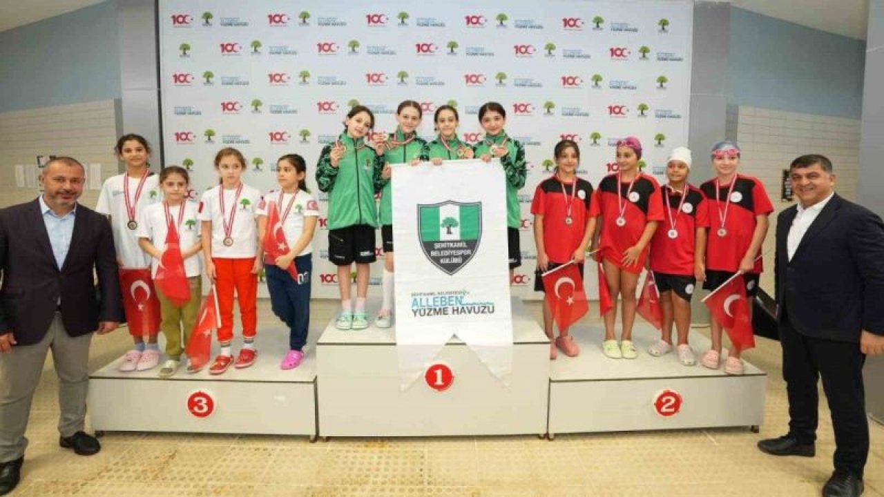 Şehitkamil Belediyesi'nin 12. Geleneksel Cumhuriyet Kupası yüzme yarışmaları başladı