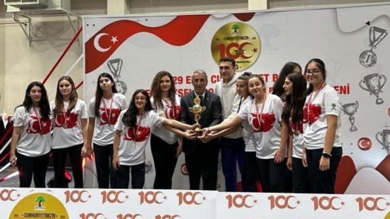 SANKO Okulları Basketbol Takımı “29 Ekim Cumhuriyet Kupası”nda Gaziantep ikincisi oldu