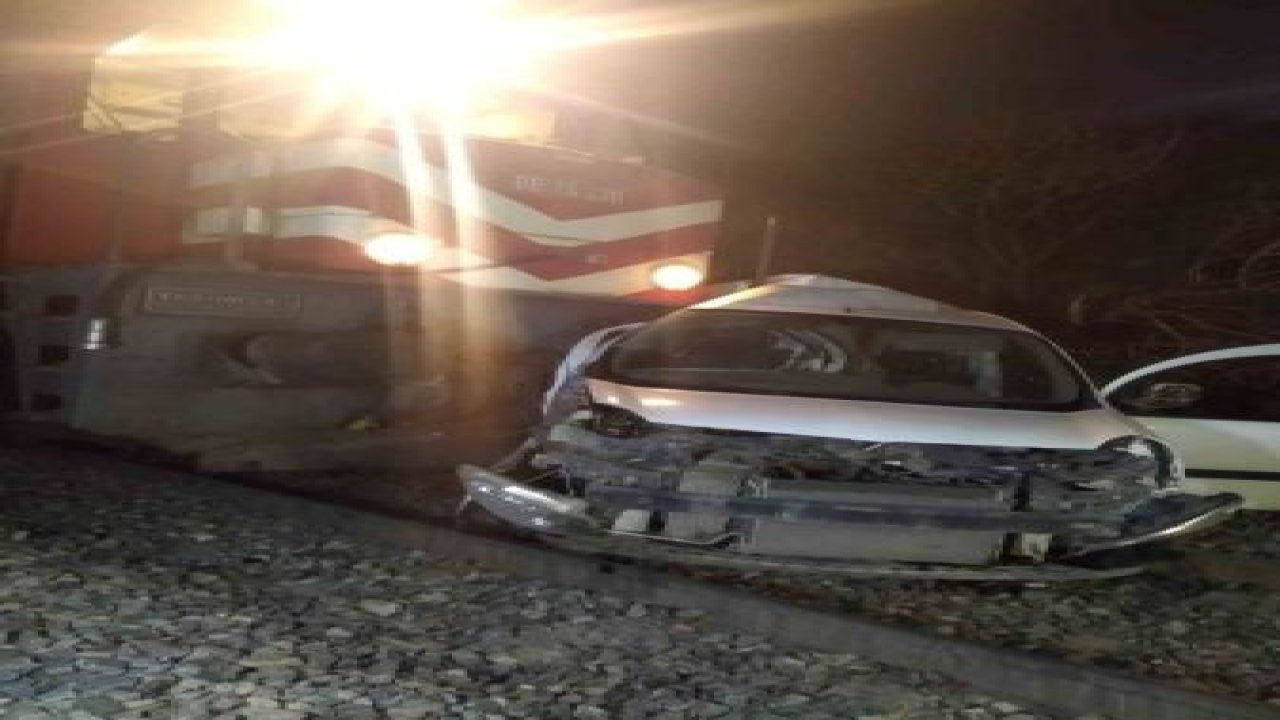 Malatya Bu Kazayı Konuşuyor! Yük treni hemzemin geçitte araçla çarpıştı: 1 yaralı