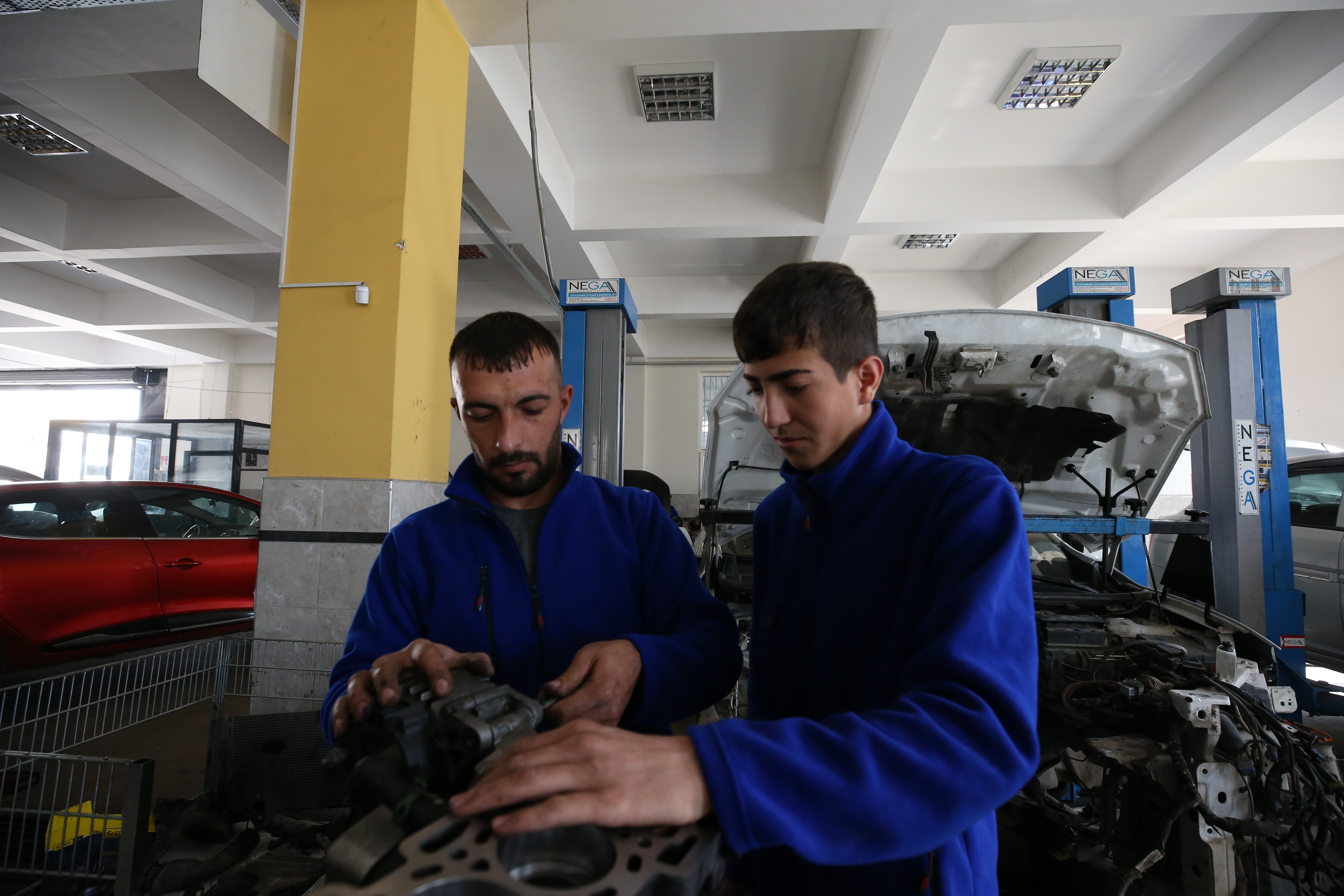 Gaziantep'te "Liseli oto tamircileri" yılda yaklaşık 2 milyon lira gelir elde ediyor