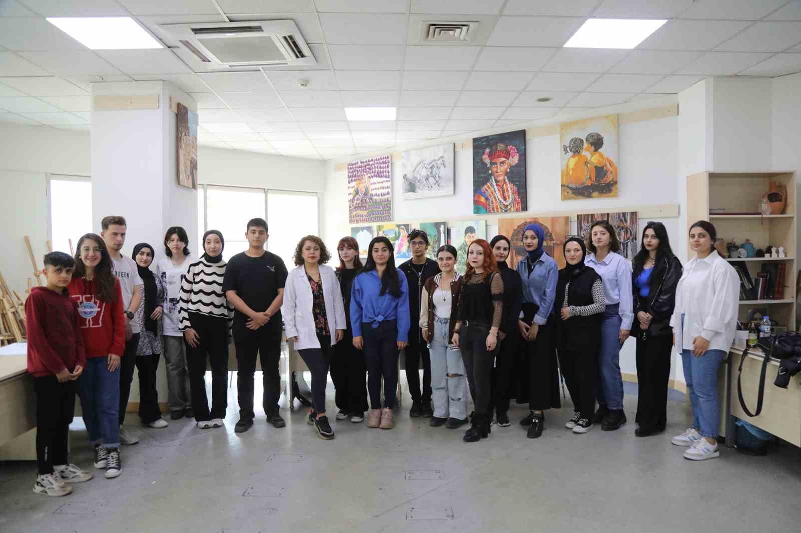 Gaziantep Büyükşehir Belediyesi'nin GASMEK kursları gençlere üniversite kapılarını açıyor