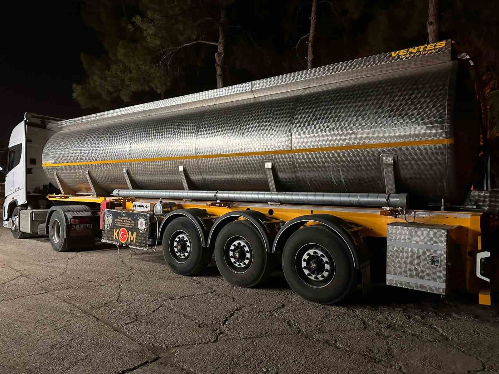 Tarsus-Adana-Gaziantep otoyolunda tırda 63 bin litre kaçak akaryakıt ele geçirildi