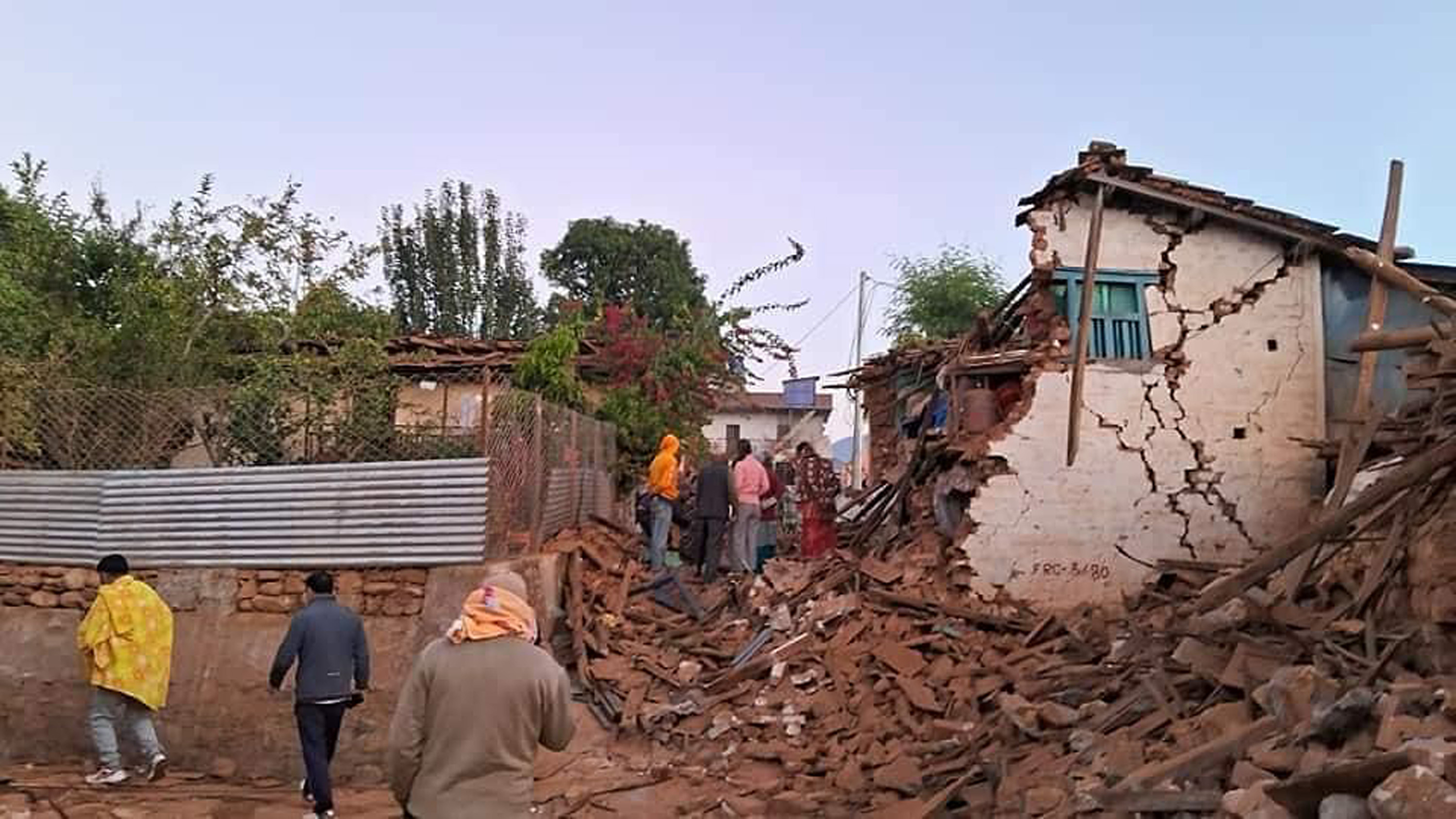 Nepal’de 6.4 büyüklüğünde deprem