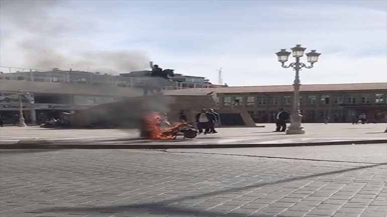 Gaziantep'te bir kişi motosikletini yaktı